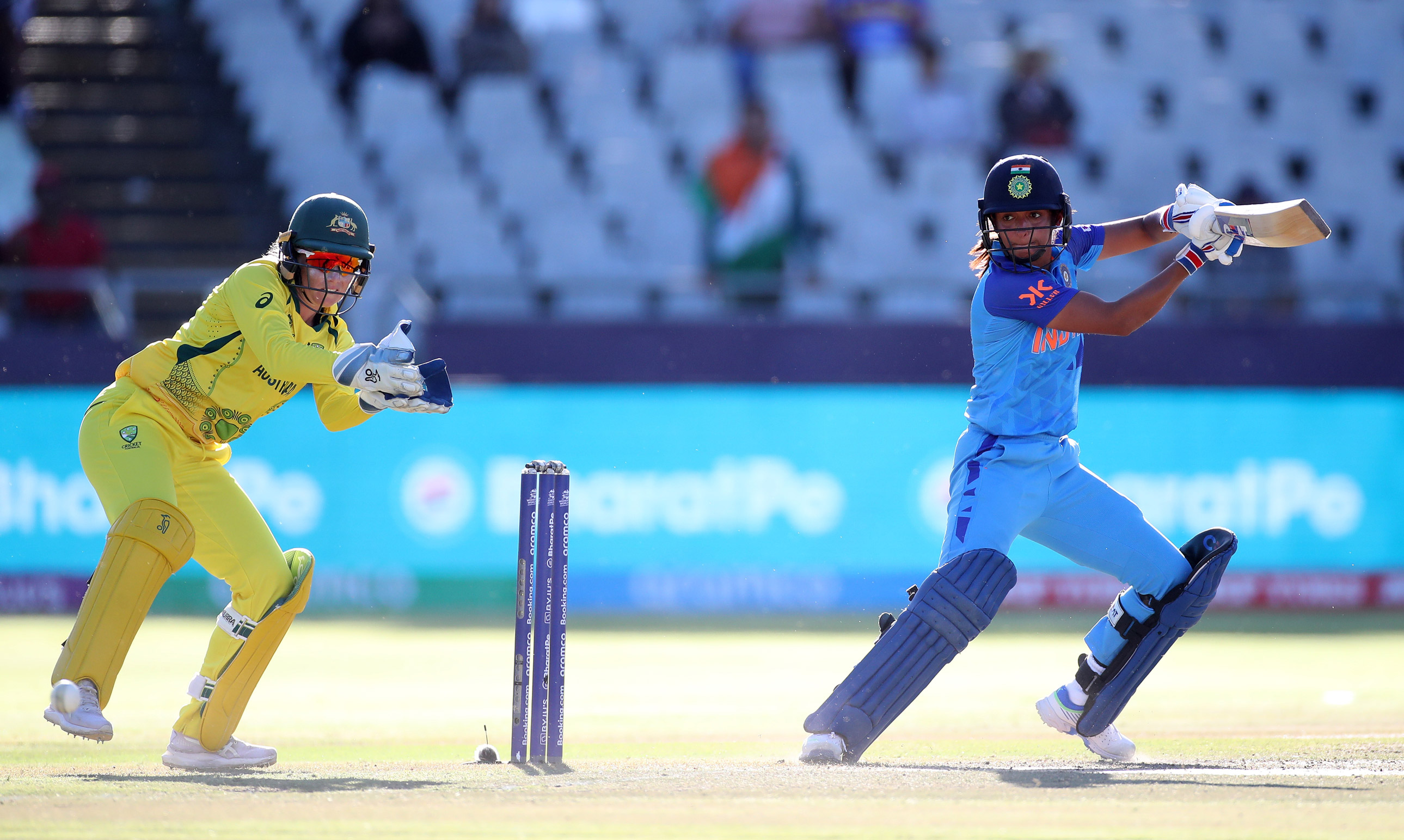 Australian and Indian women's national cricket team playing match